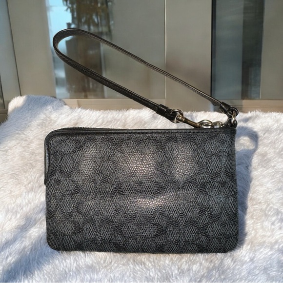 Coach Black and Blue Denim Signature Coated Canvas Corner Zip Wristlet NEW - Picture 2 of 12